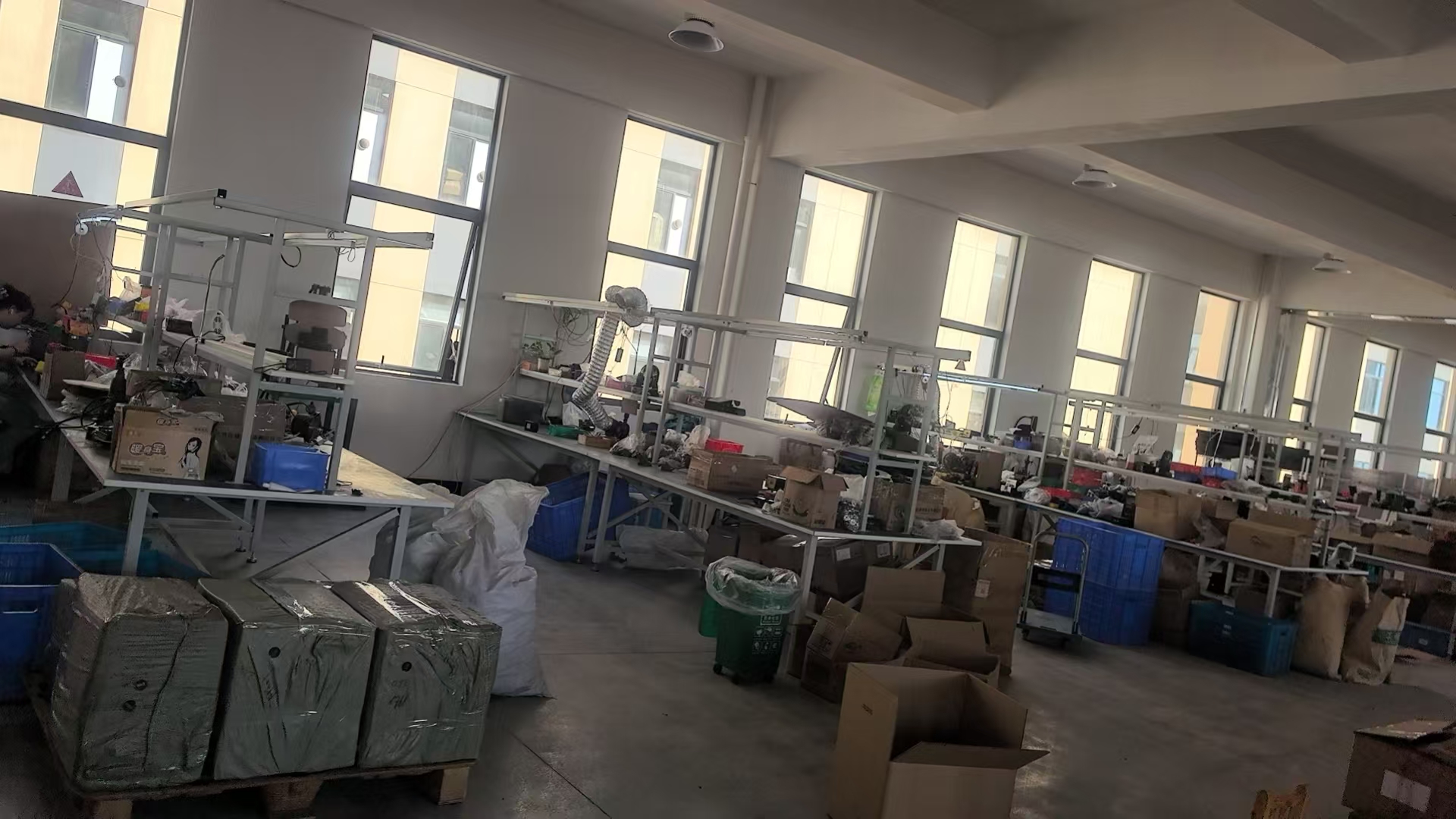 Kunlong assembly workshop with multiple workstations and natural light